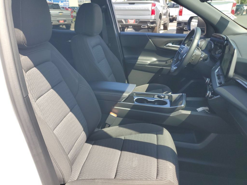 Used 2026 Chevrolet Equinox LT w/ Safety and Technology Package FWD image 27