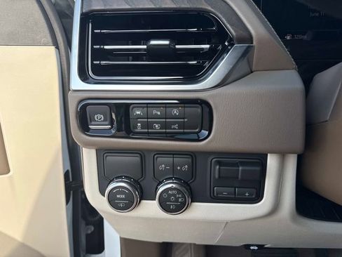 New 2026 GMC Yukon XL Denali w/ Denali Reserve Package RWD image 37