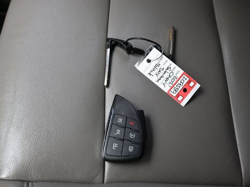 Used 2021 Chevrolet Suburban LT RWD image 30