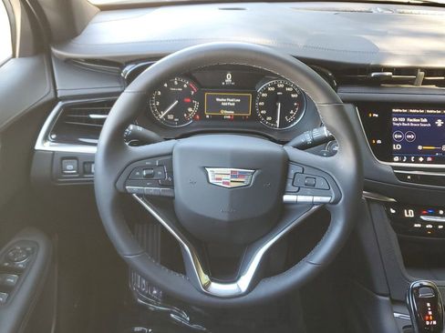 New 2025 Cadillac XT6 Luxury image 15