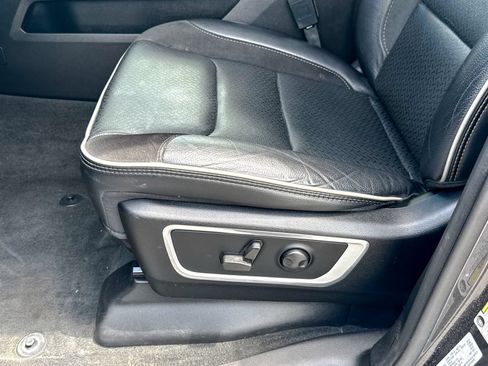 Used 2022 RAM 1500 Laramie AWD/4WD image 19
