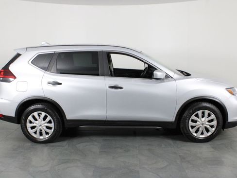 Used 2019 Nissan Rogue S FWD image 14