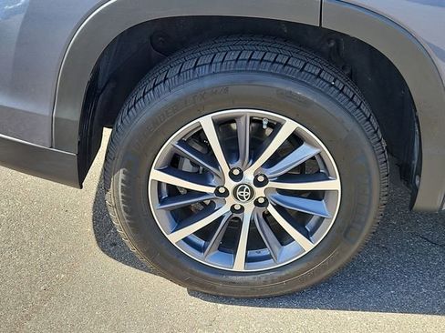 Used 2018 Toyota Highlander XLE image 5