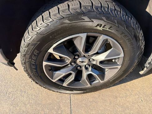 Used 2020 Chevrolet Silverado 1500 LT w/ Texas Edition AWD/4WD image 7