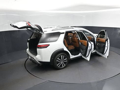 Used 2025 Nissan Pathfinder Platinum FWD image 49