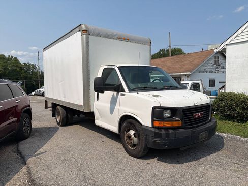 Used 2012 GMC Savana 3500 RWD image 3