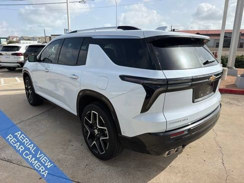Used 2026 Chevrolet Traverse High Country FWD image 3