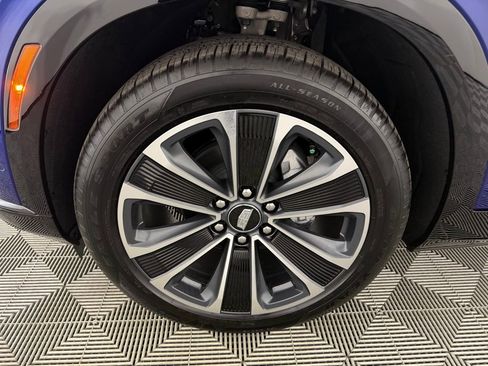 Used 2026 Cadillac Vistiq Sport image 12