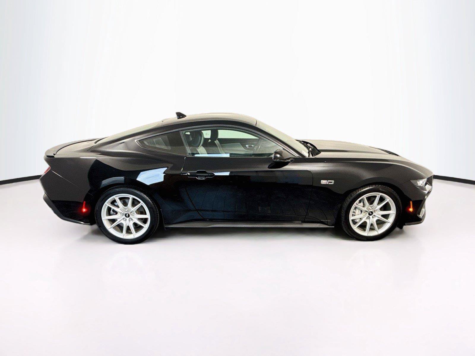 Used 2025 Ford Mustang GT Premium RWD image 6