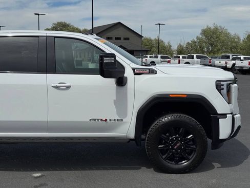 Used 2025 GMC Sierra 3500 AT4 w/ AT4 Premium Plus Package AWD/4WD image 9