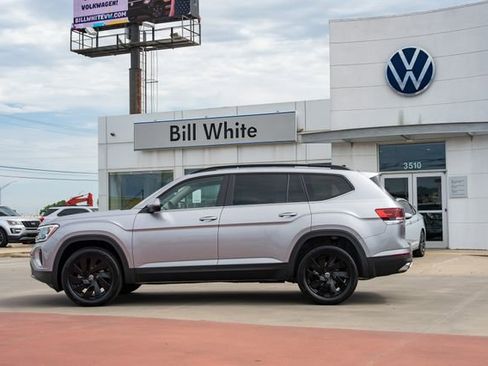 New 2026 Volkswagen Atlas SE FWD image 3