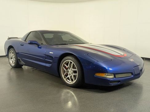 Used 2004 Chevrolet Corvette Z06 w/ Z06 Preferred Equipment Group RWD image 2