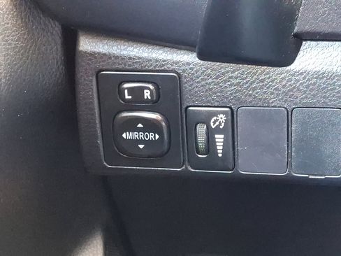 Used 2017 Toyota Corolla SE image 23