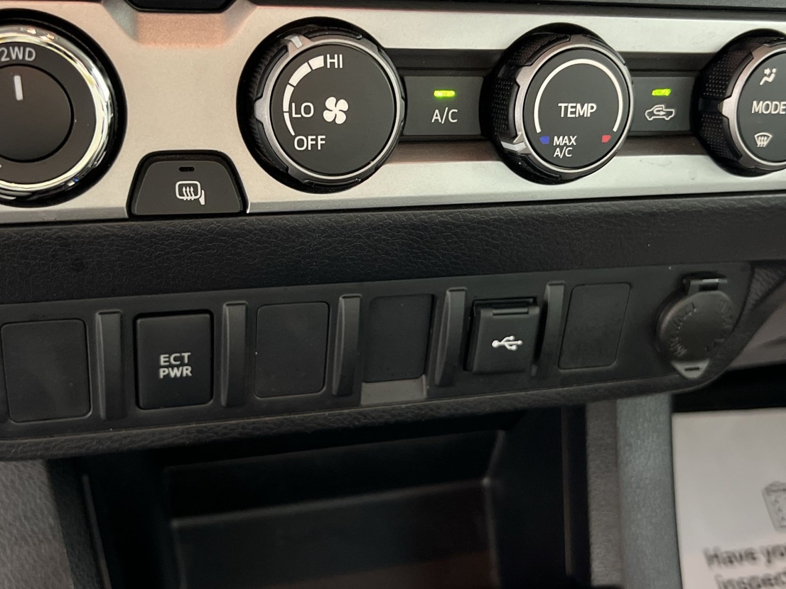 Used 2022 Toyota Tacoma SR5 w/ SR5 Appearance Package (SM) AWD/4WD image 31