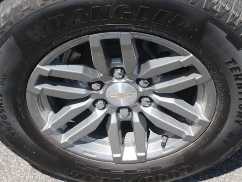 Used 2023 Chevrolet Colorado LT RWD image 14