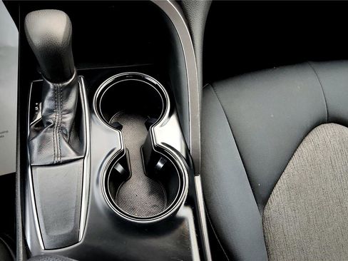 Used 2019 Toyota Camry LE w/ Carpet Mat Package image 28