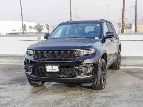 New 2025 Jeep Grand Cherokee Altitude image 4