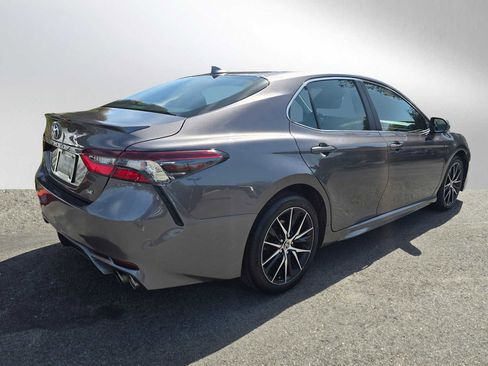 Used 2023 Toyota Camry SE FWD image 3