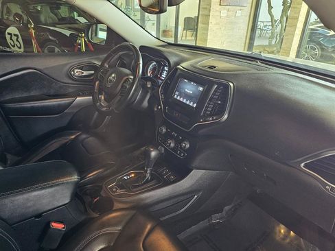 Used 2019 Jeep Cherokee Latitude Plus w/ Comfort/Convenience Group image 13