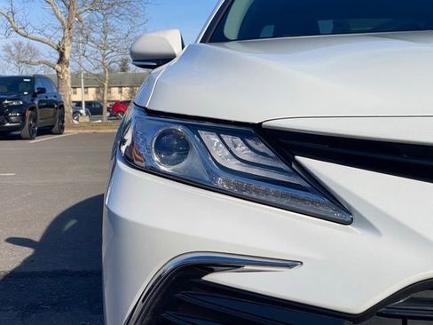 Used 2021 Toyota Camry XLE w/ Cold Weather Package image 13