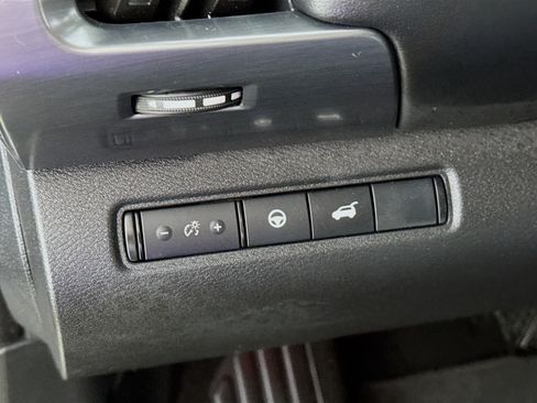Used 2023 Nissan Pathfinder SL w/ Black Appearance Package AWD/4WD image 12