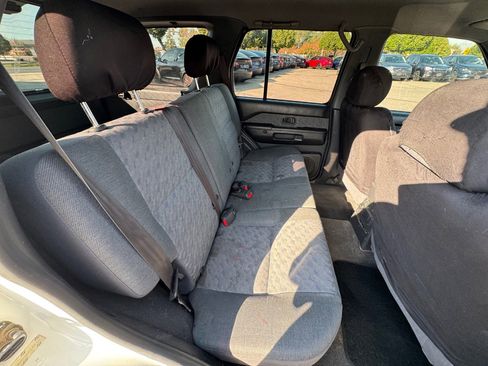 Used 1997 Nissan Pathfinder LE AWD/4WD image 15