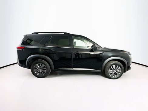 Used 2025 Nissan Pathfinder SV image 10