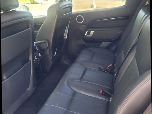 Used 2019 Land Rover Discovery SE image 21