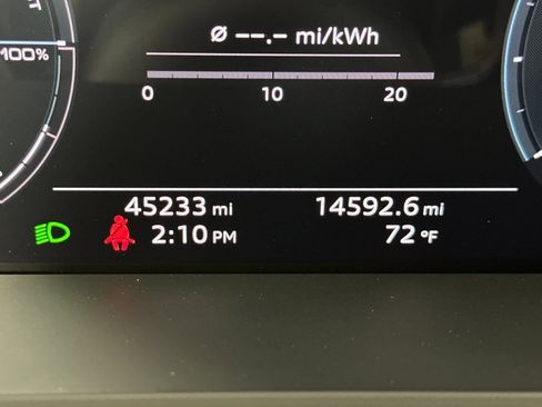 Used 2019 Audi e-tron Premium Plus image 23