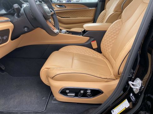 Certified 2025 Jeep Grand Cherokee Summit image 25