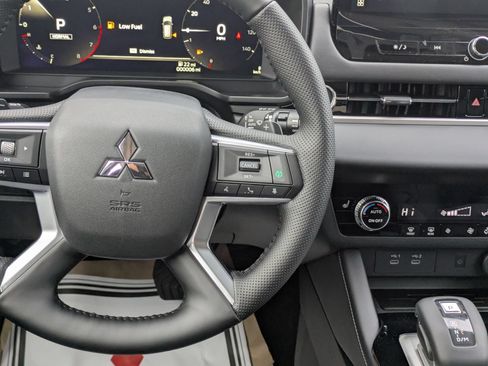 New 2026 Mitsubishi Outlander SE FWD image 20