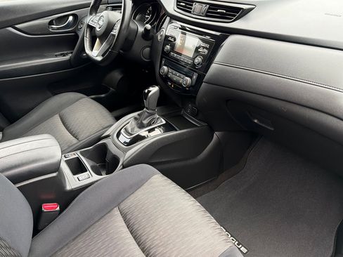 Used 2017 Nissan Rogue SV image 15