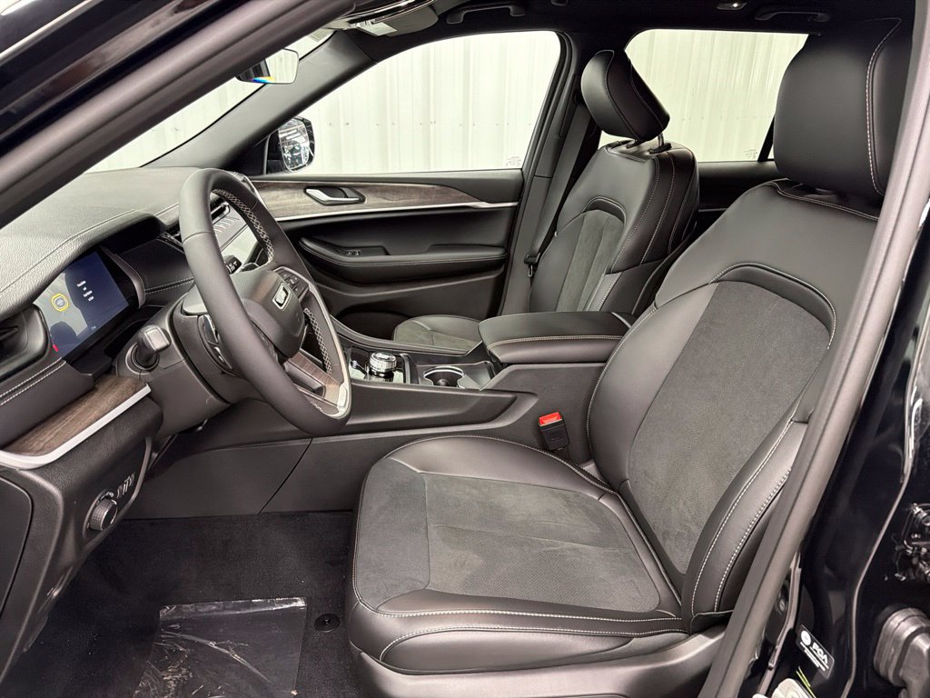 New 2027 Jeep Grand Cherokee Altitude RWD image 12