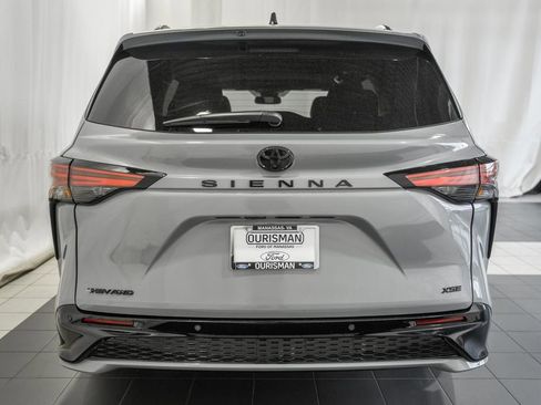 Used 2026 Toyota Sienna XSE image 5
