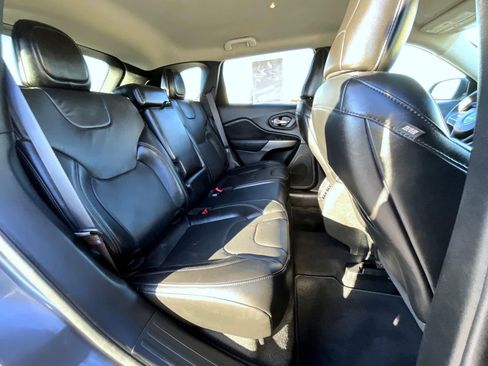 Used 2021 Jeep Cherokee Latitude Lux image 18