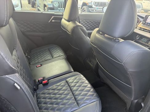 Used 2023 Mitsubishi Outlander SEL AWD/4WD image 26