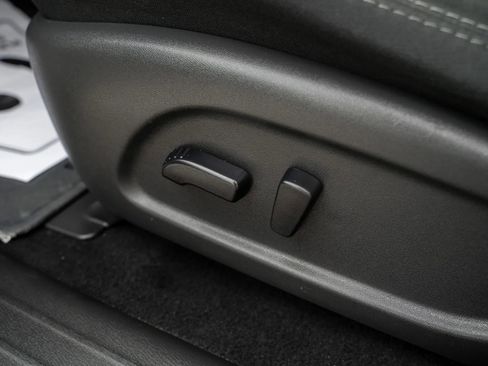 Used 2019 Nissan Pathfinder SV image 17