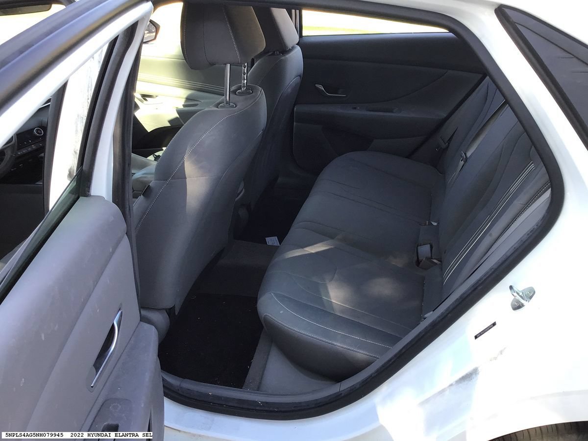 Used 2022 Hyundai Elantra SEL w/ Convenience Package FWD image 9