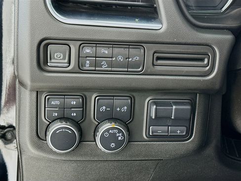 Used 2021 Chevrolet Tahoe Z71 w/ Luxury Package image 11