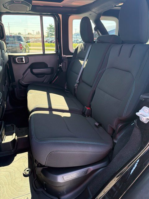 Used 2022 Jeep Wrangler Unlimited Rubicon 4xe w/ Safety Group AWD/4WD image 11