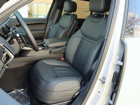 Used 2025 Land Rover Range Rover Sport Dynamic SE image 13