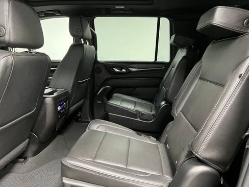 Used 2022 GMC Yukon XL Denali w/ Advanced Technology Package AWD/4WD image 43