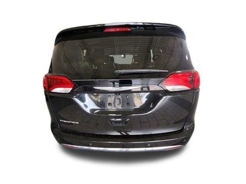 Used 2018 Chrysler Pacifica Touring-L w/ Premium Audio Group image 9