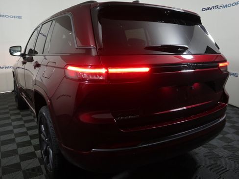 New 2026 Jeep Grand Cherokee Limited AWD/4WD image 9
