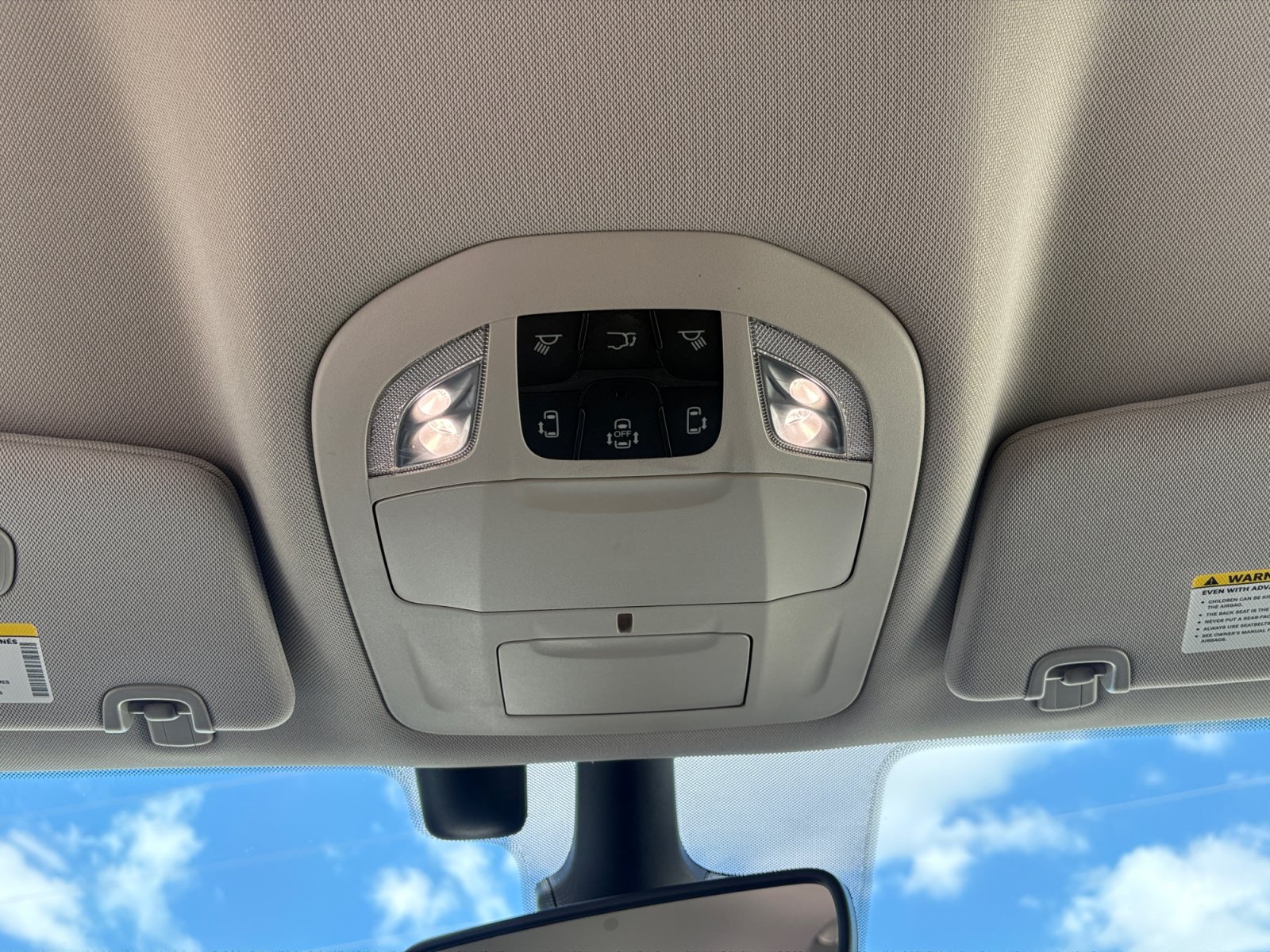 Used 2020 Chrysler Pacifica Touring-L w/ Advanced Safetytec Group FWD image 24