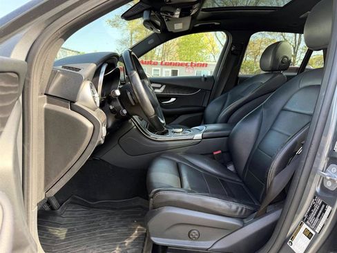 Used 2018 Mercedes-Benz GLC 300 4MATIC w/ Premium Package image 10