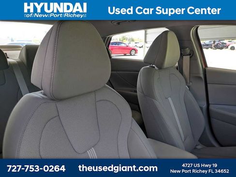 Used 2024 Hyundai Elantra SE FWD image 6