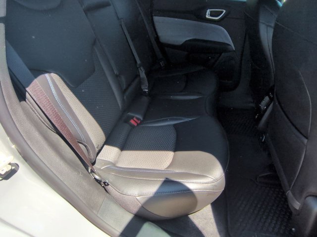 Used 2024 Jeep Compass Latitude w/ Convenience Group AWD/4WD image 24