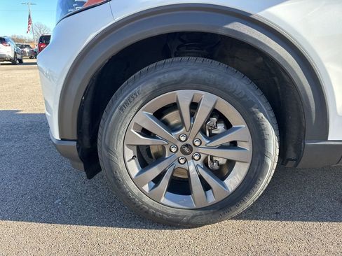 Used 2022 Ford Explorer XLT w/ Equipment Group 202A image 18