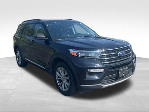 Used 2023 Ford Explorer XLT w/ Equipment Group 202A AWD/4WD image 7